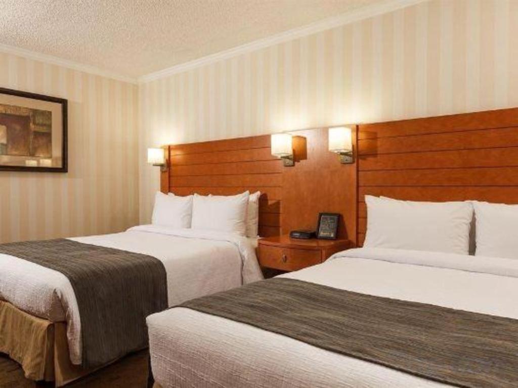 The Glenmore Inn & Convention Centre Calgary Exterior photo